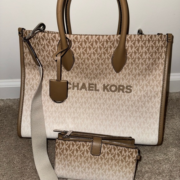 Michael Kors Tan and Cream Signature Tote - Picture 1 of 4